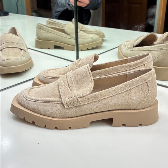 Dolce Vita Cream/Tan Suede Penny Loafers NWOT Size 9 - Picture 4 of 8